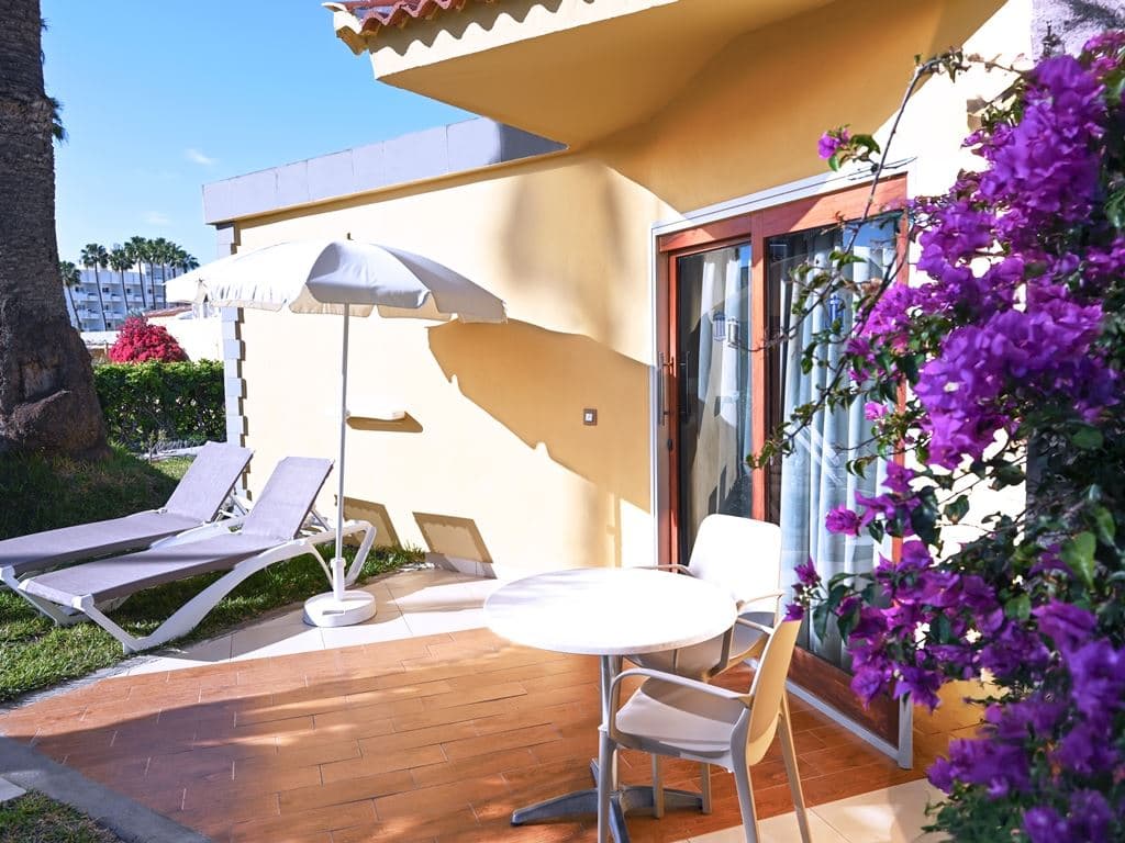 rooms-bungalow-with-terrace