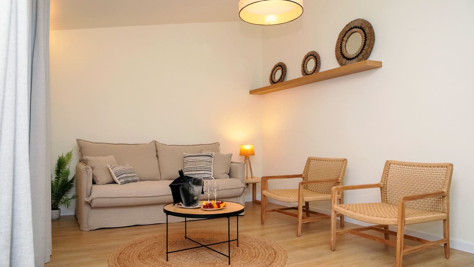 rooms-deluxe-room