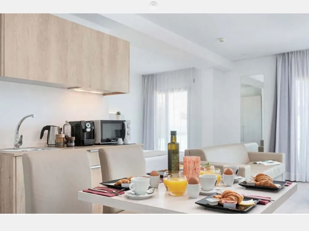 rooms-family-room