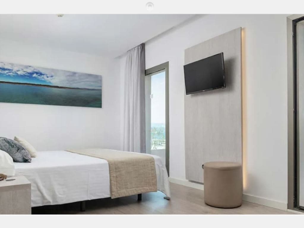 rooms-deluxe-room