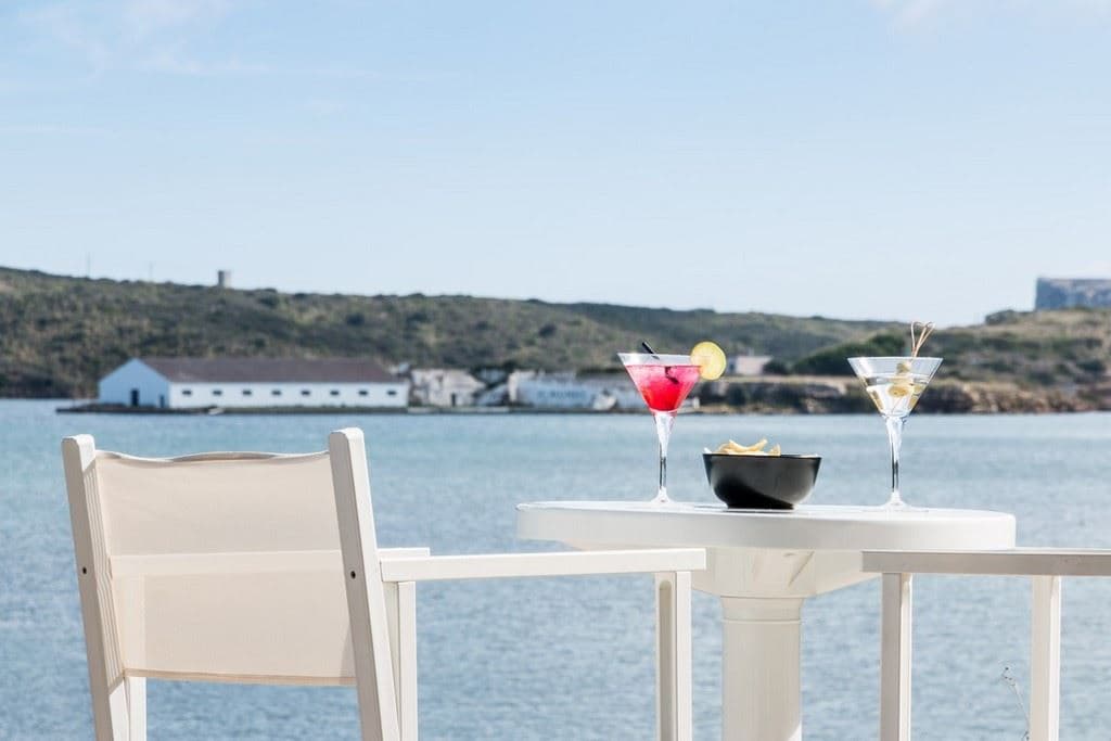 restaurants-dock-lounge--snack-bar