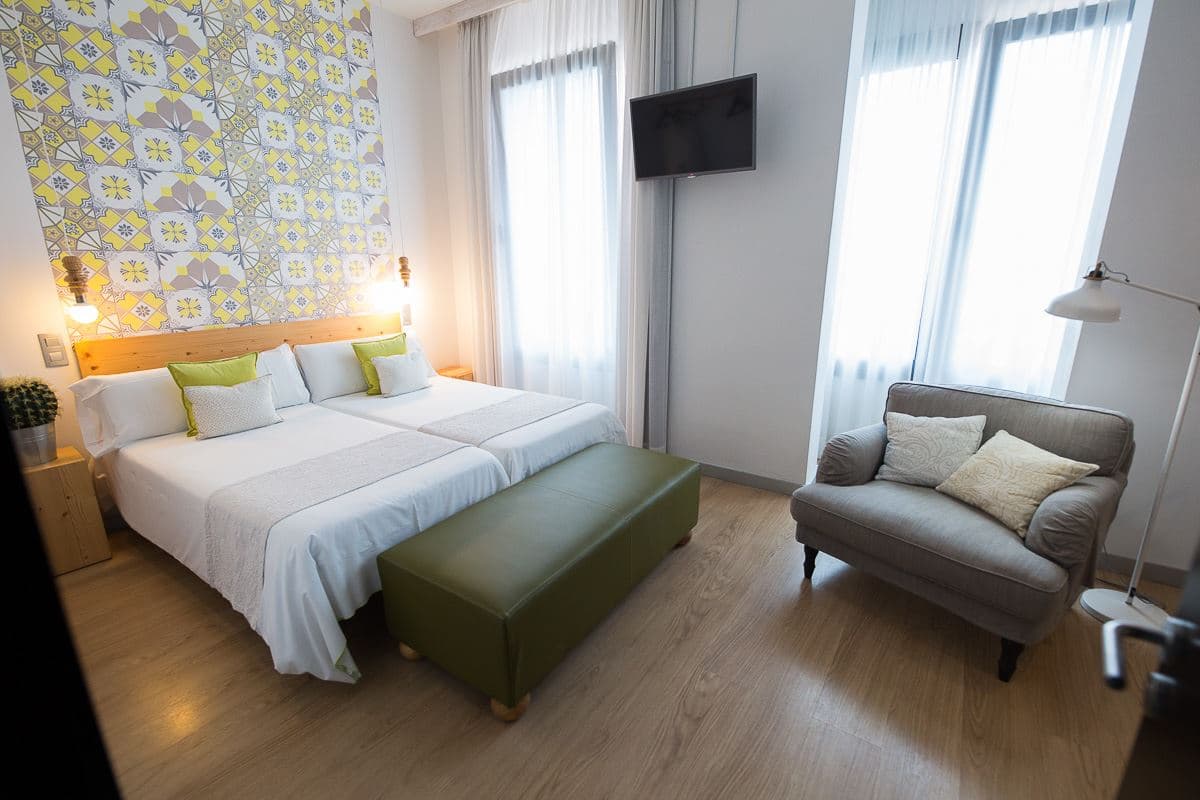 rooms-superior-room