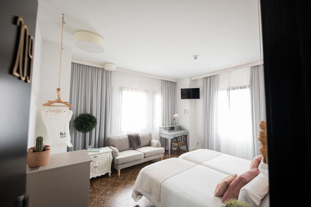 rooms-superior-room-with-views