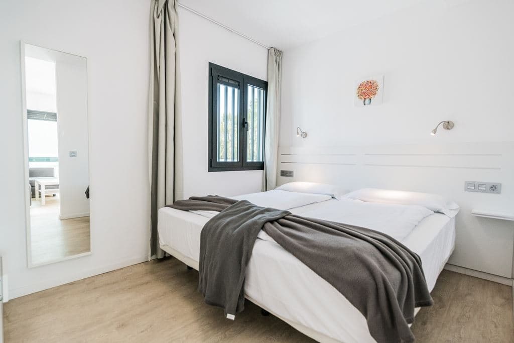 rooms-1-bedroom-apartment-deluxe-with-pool-view-balcony-or-terrace