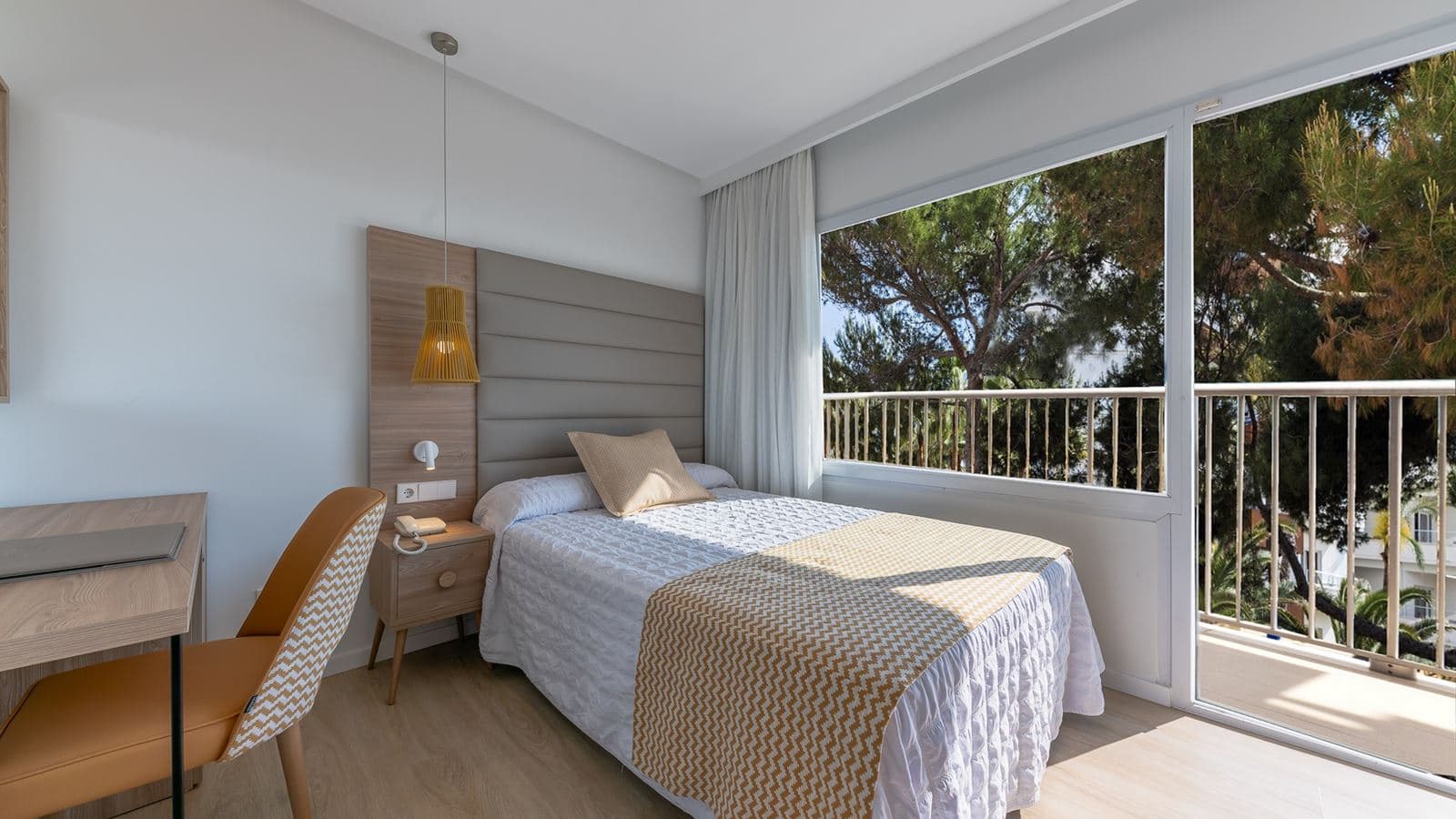 rooms-single-room