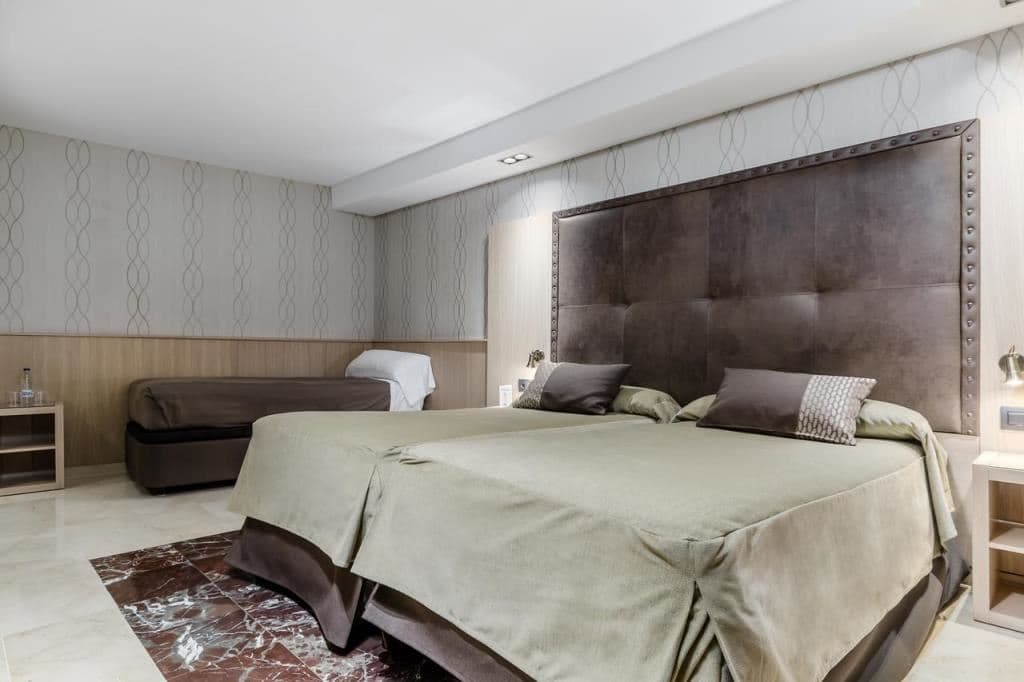 rooms-triple-room
