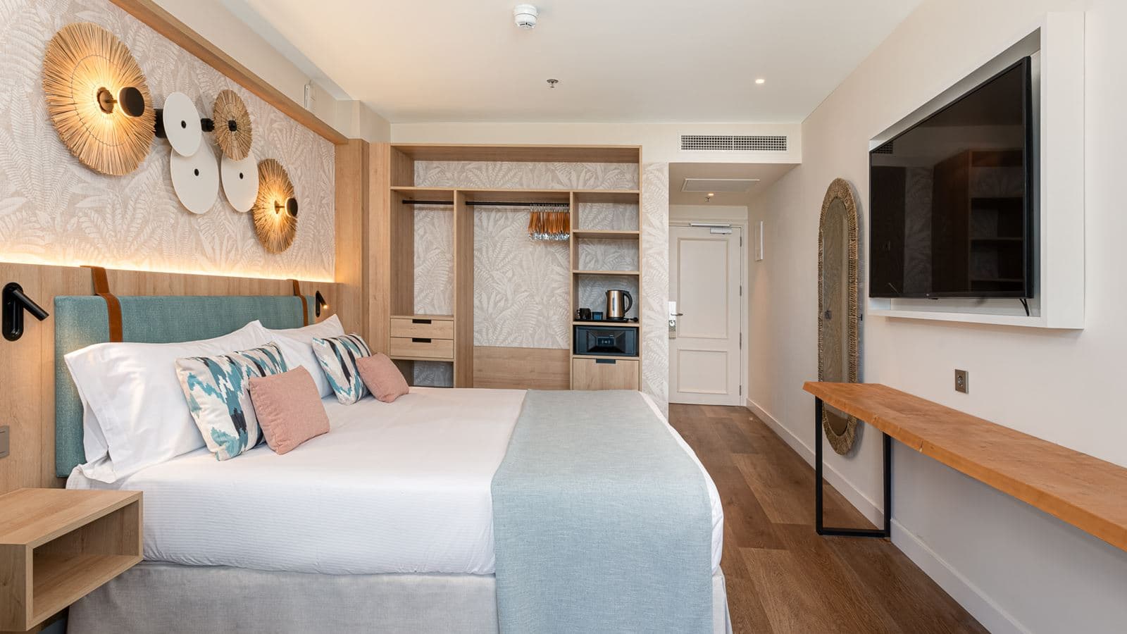 rooms-standard-twin-pool-view-with-balcony