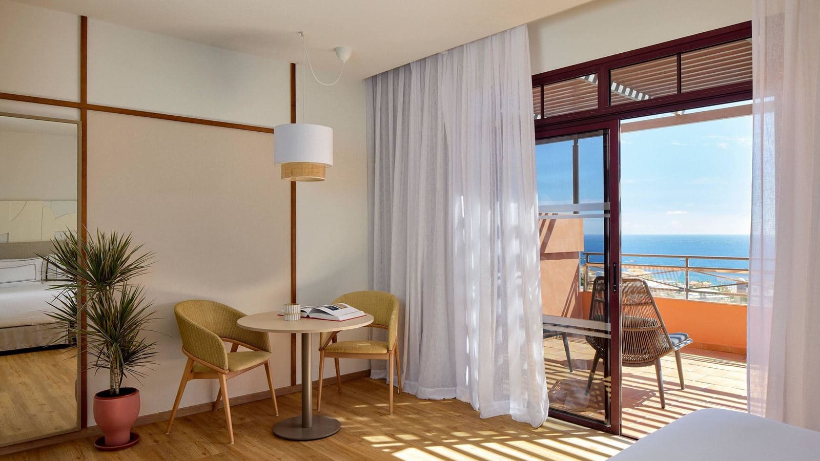 rooms-s6e-the-level-suite-ocean-view