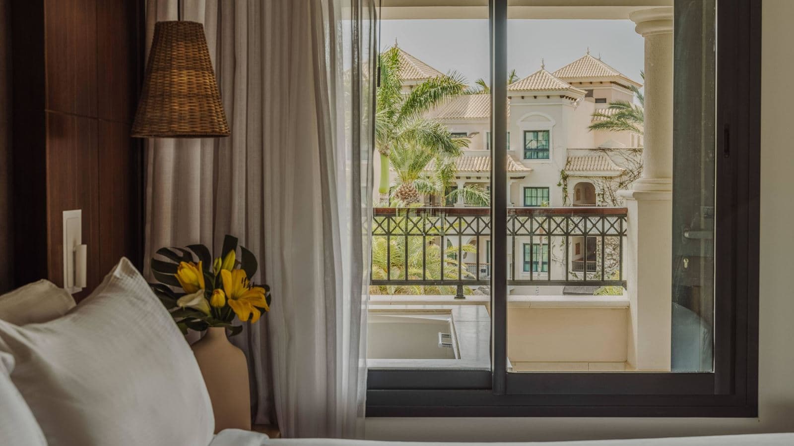 rooms-double-deluxe-ocean-front-view