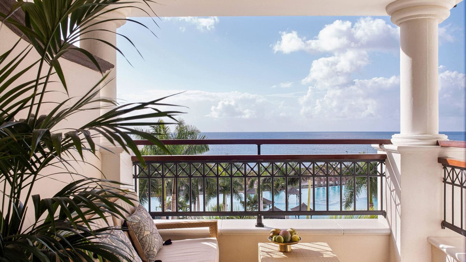 rooms-double-deluxe-ocean-front-view