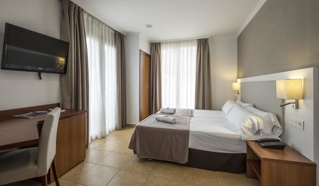 rooms-standard-room-3-pax