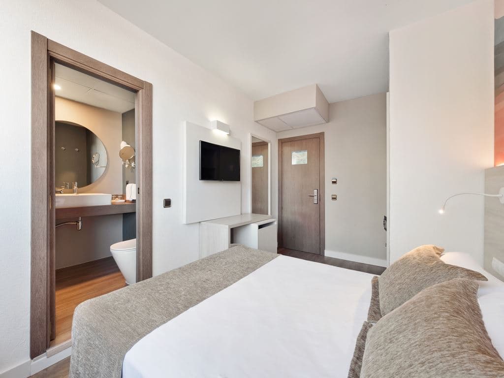 rooms-standard-room