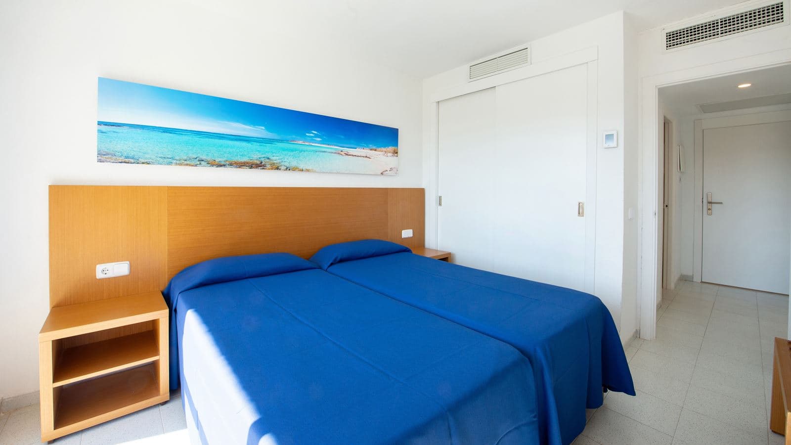 rooms-db--twin-standard-room-balcony-or-terrace