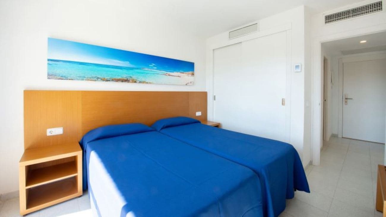 rooms-1p--single-poolgarden-view-balcony-or-terrace