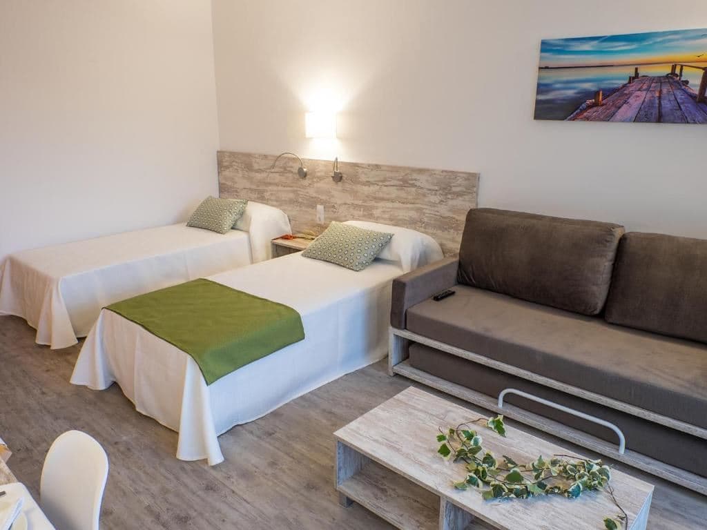 rooms-studio-balcony-or-terrace