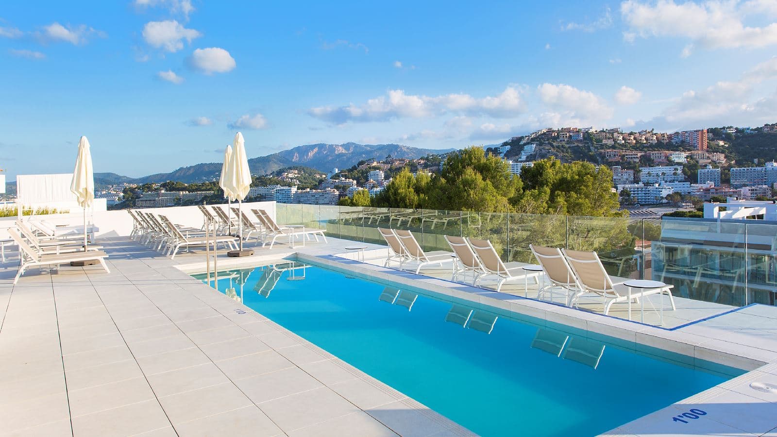 rooms-premium-pool-view