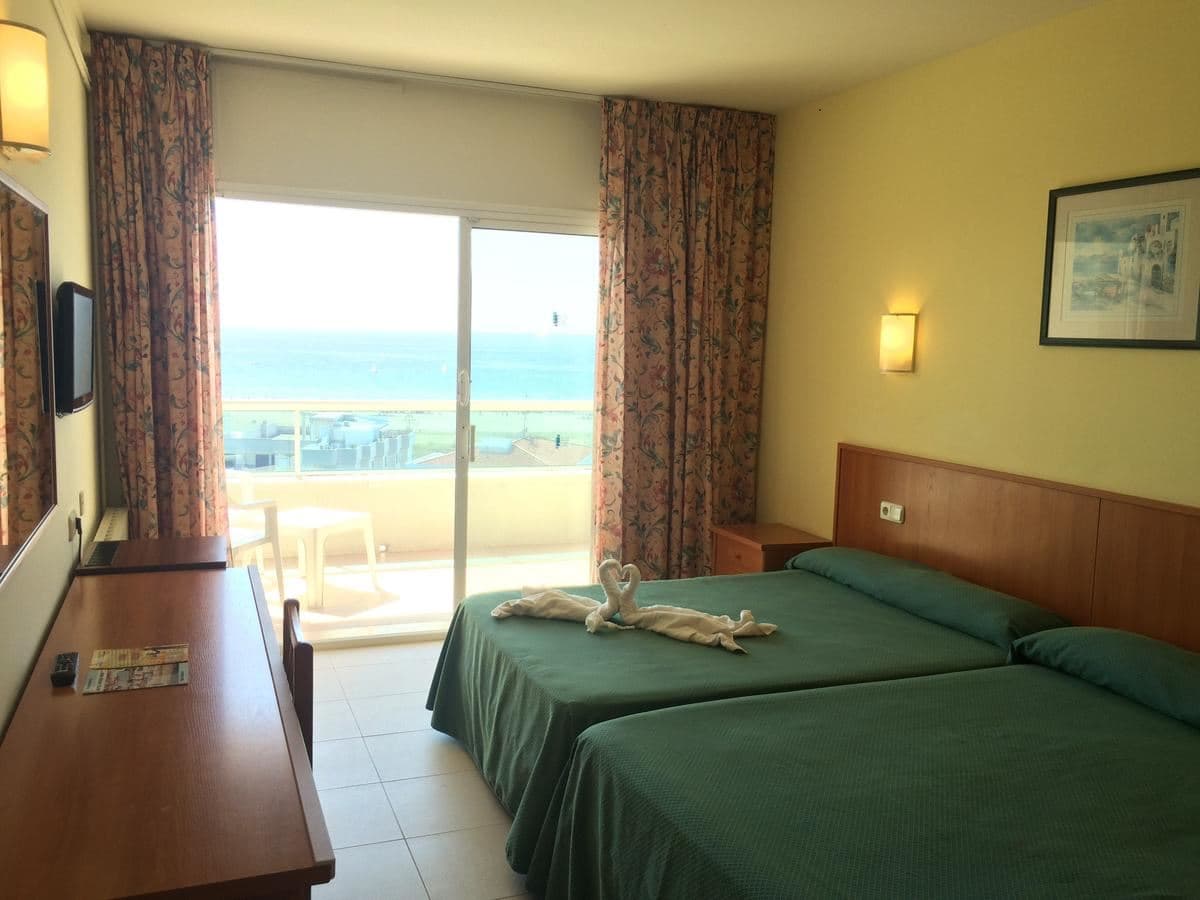 rooms-double-standard-room-seaview-balcony-or-terrace