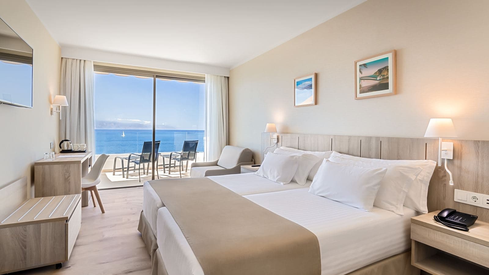 rooms-deluxe-sea-view-balcony-or-terrace