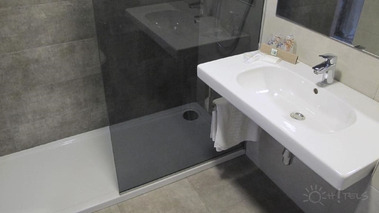 rooms-double-standard-room-balcony-or-terrace