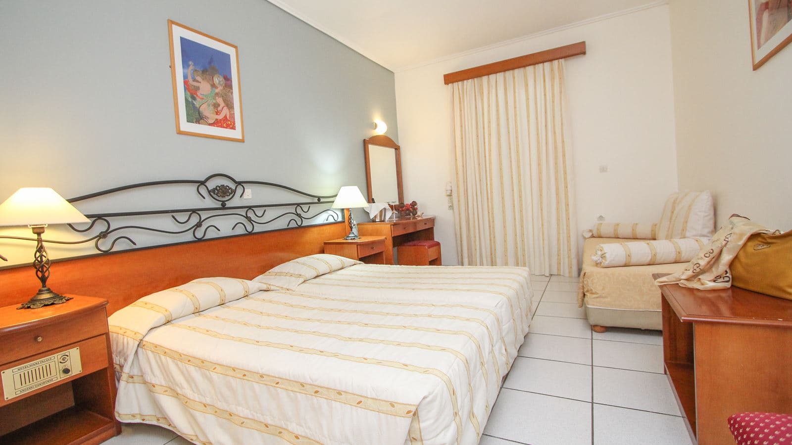 rooms-deluxe-room