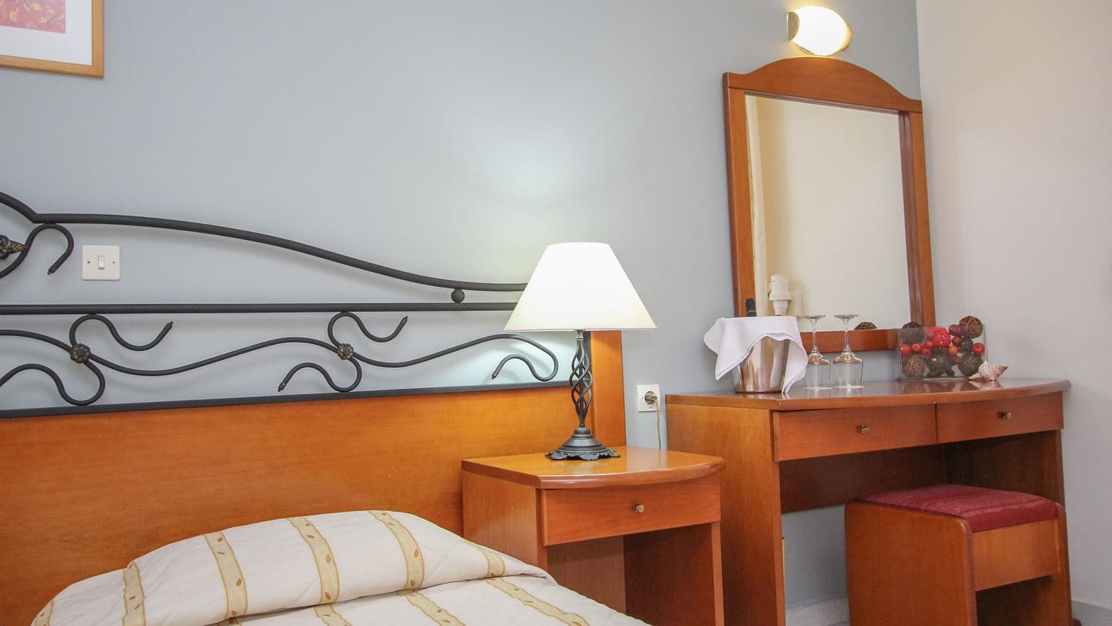 rooms-deluxe-room