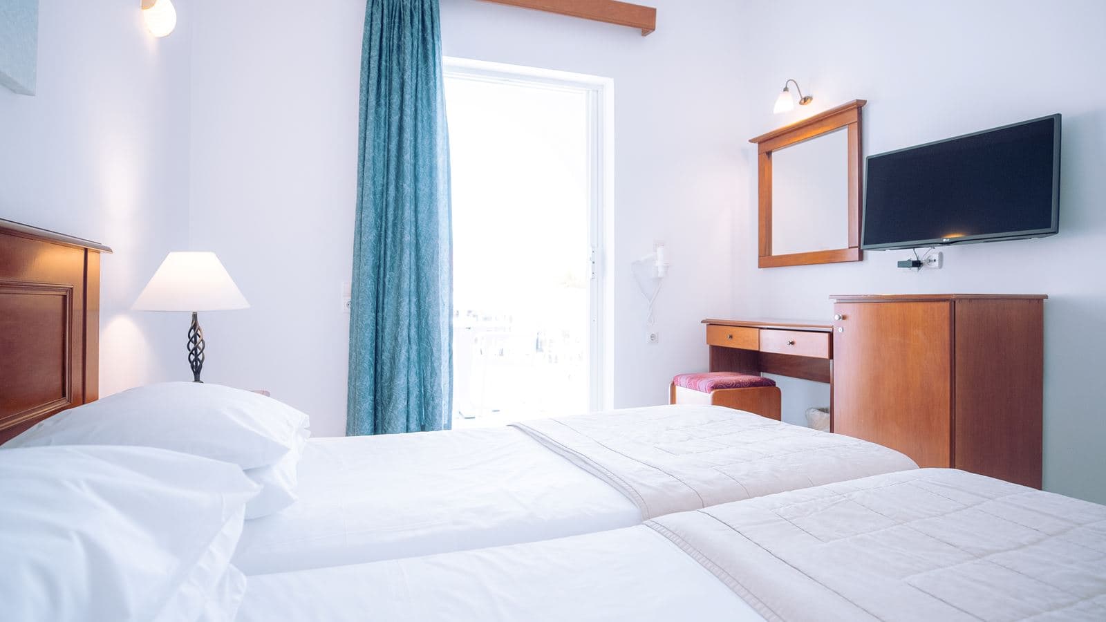 rooms-deluxe-room