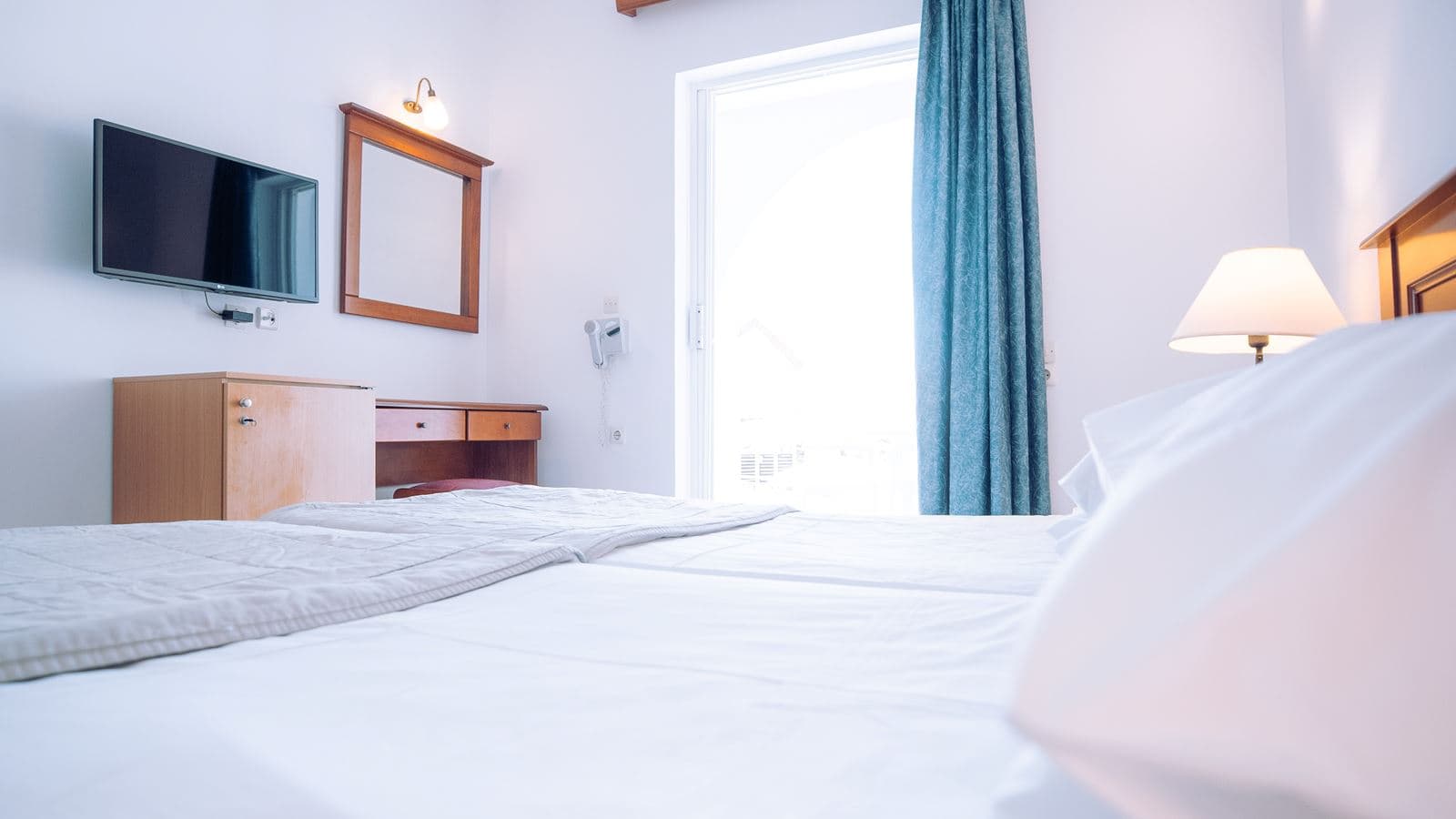 rooms-deluxe-room