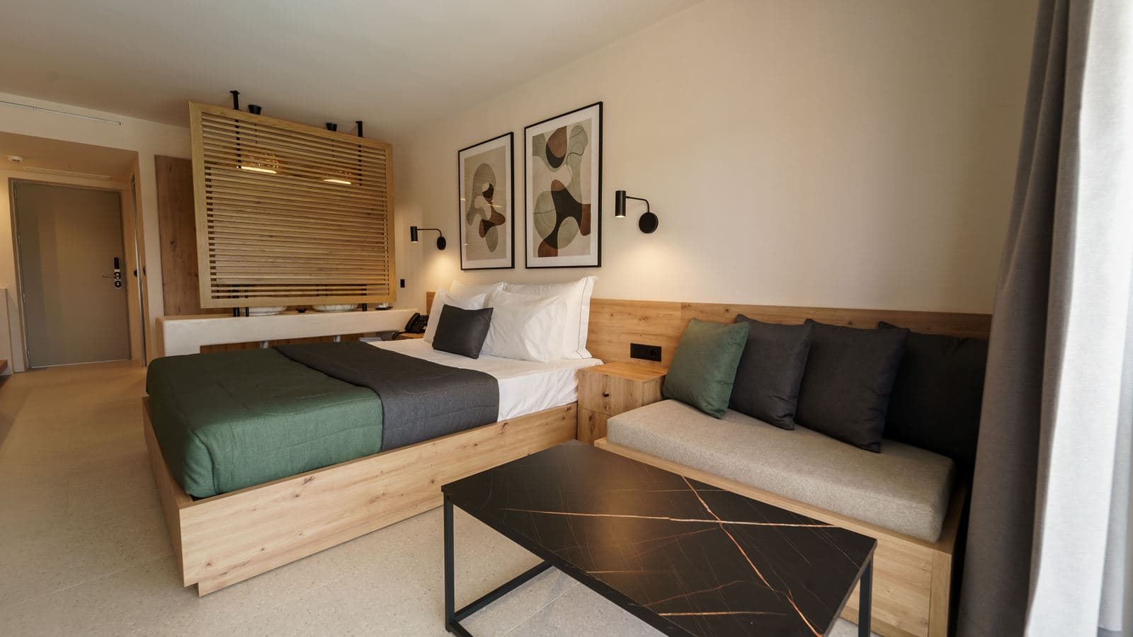 rooms-deluxe-room
