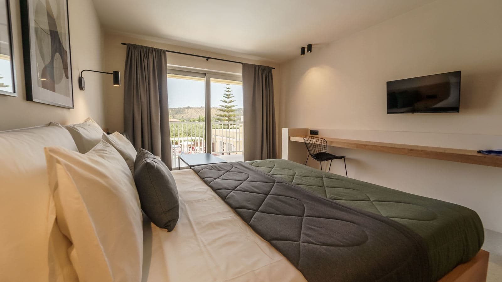 rooms-deluxe-room