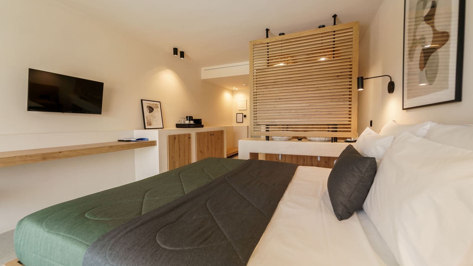 rooms-deluxe-room