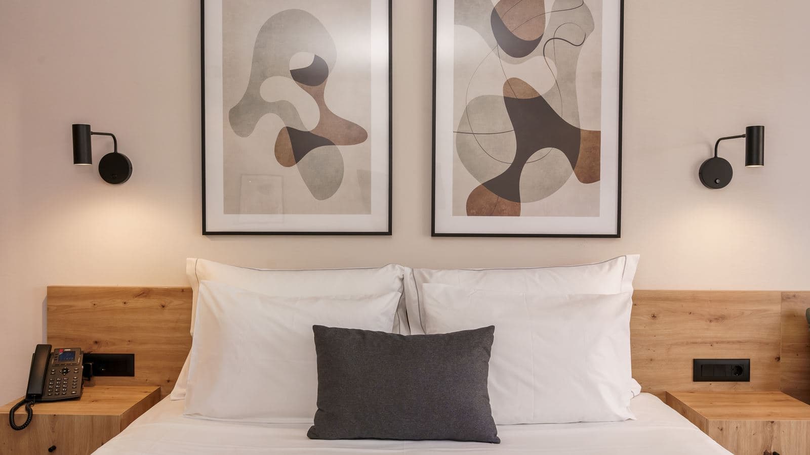 rooms-deluxe-room