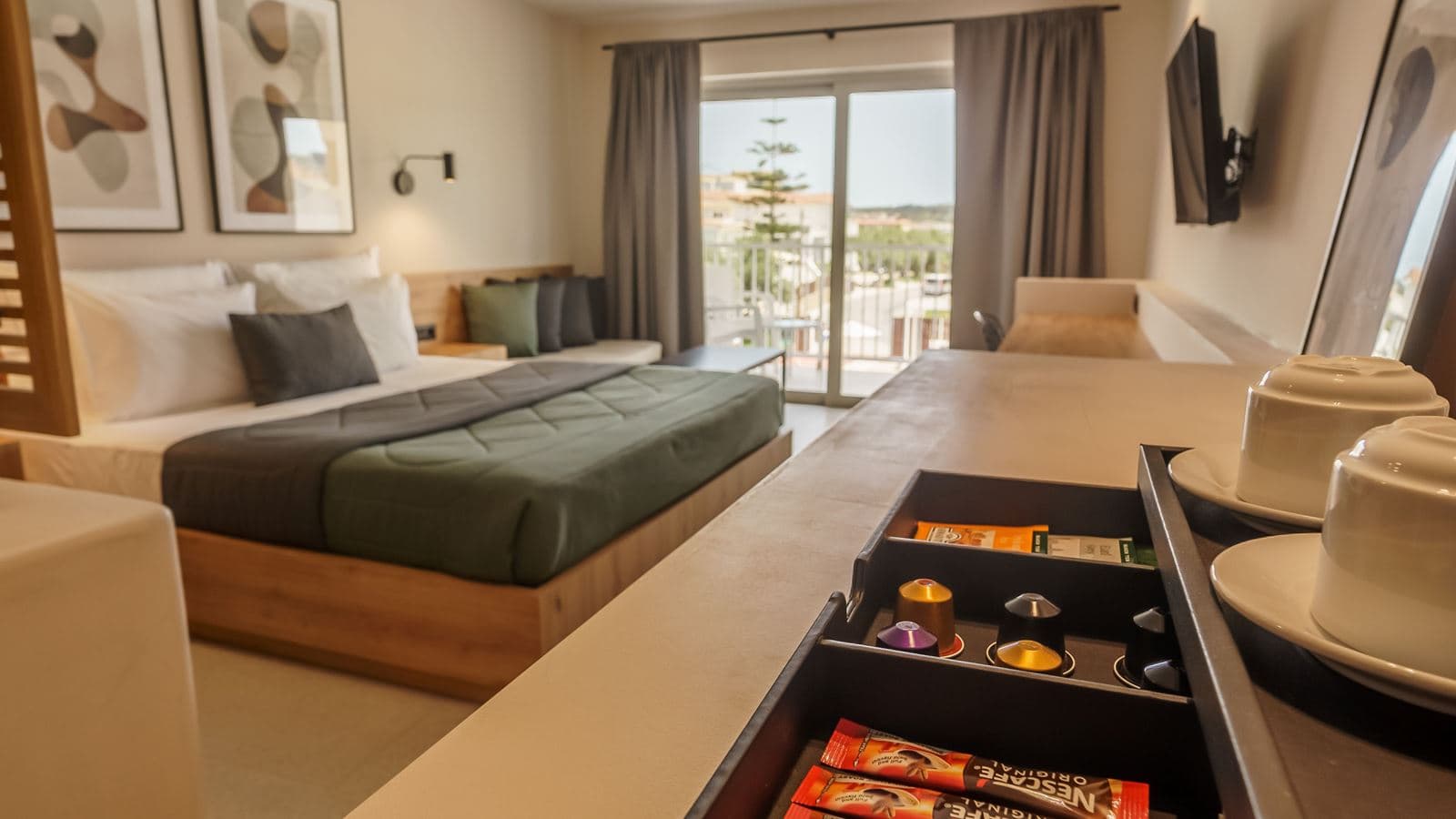 rooms-deluxe-room