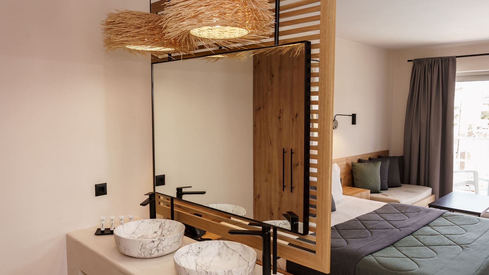 rooms-deluxe-room