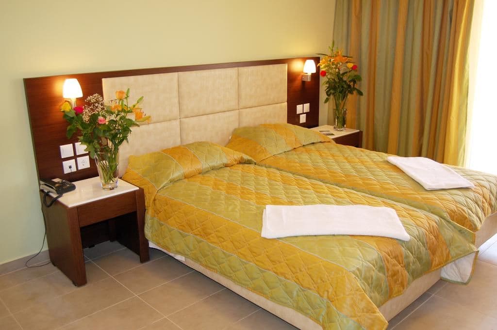 rooms-twin-room