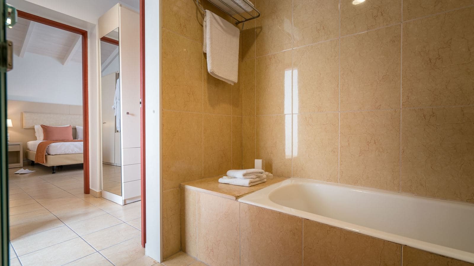 rooms-superior-suite-balcony-or-terrace