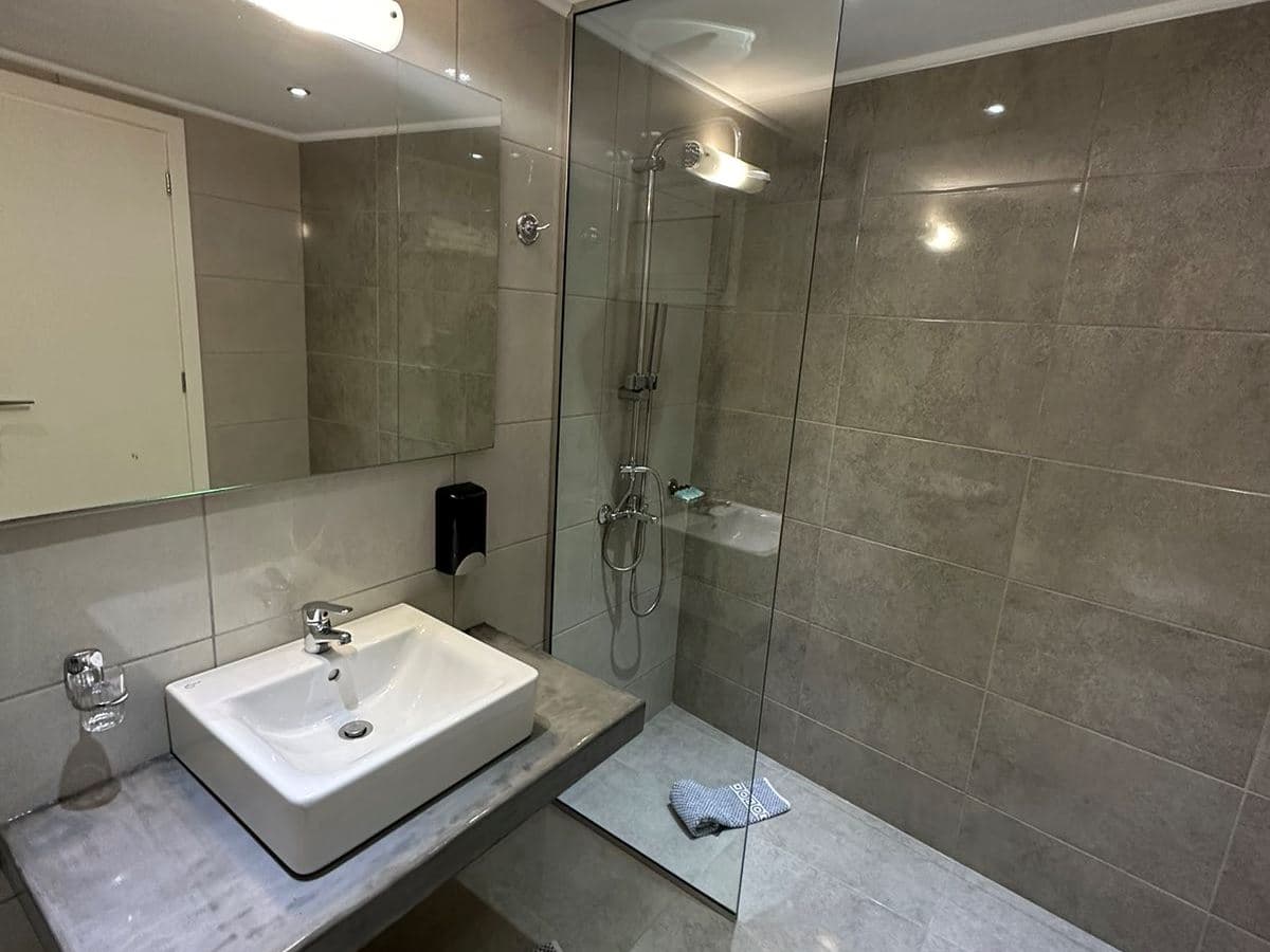 rooms-triple-room