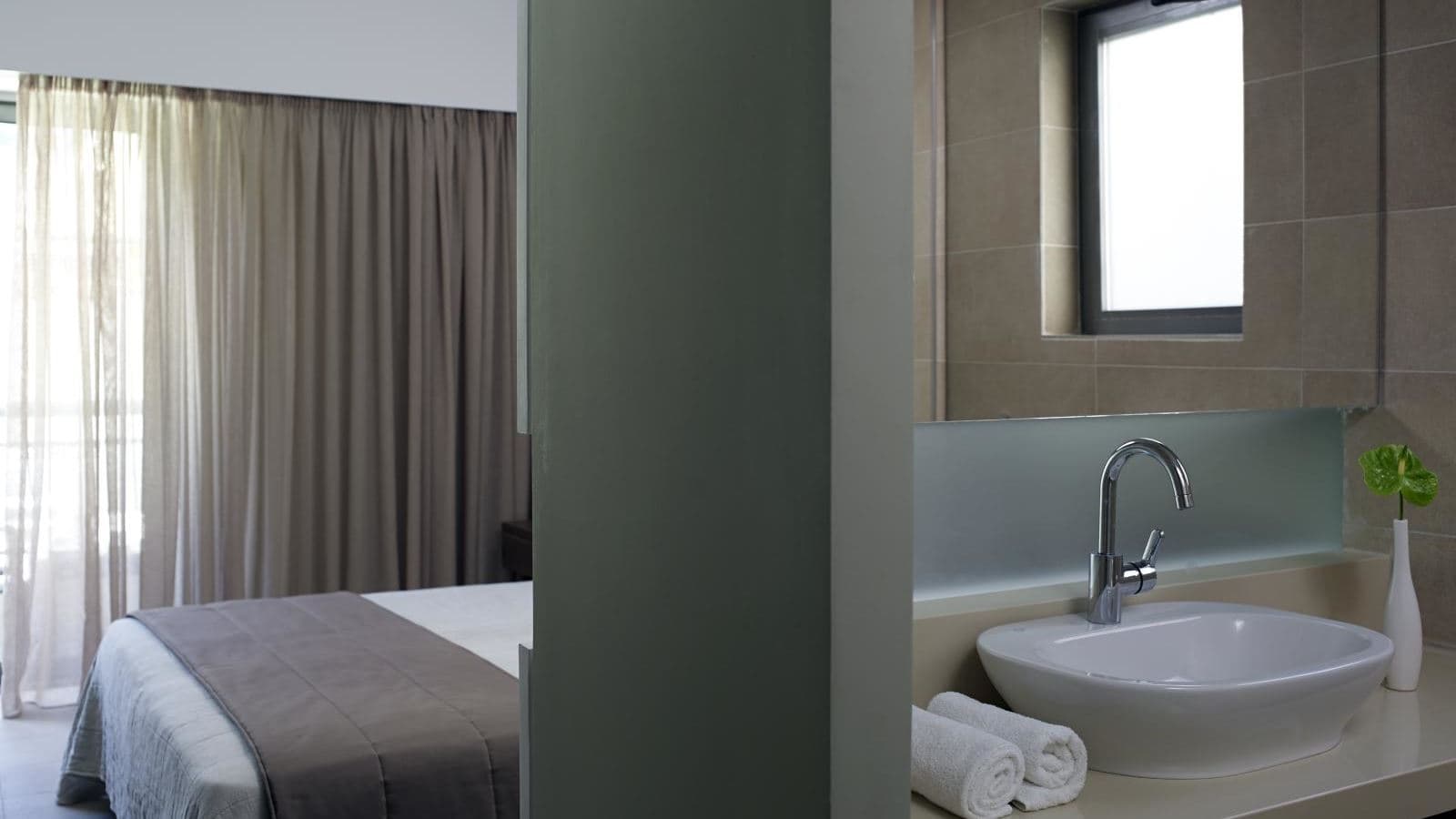 rooms-superior-double-twin-large-balcony
