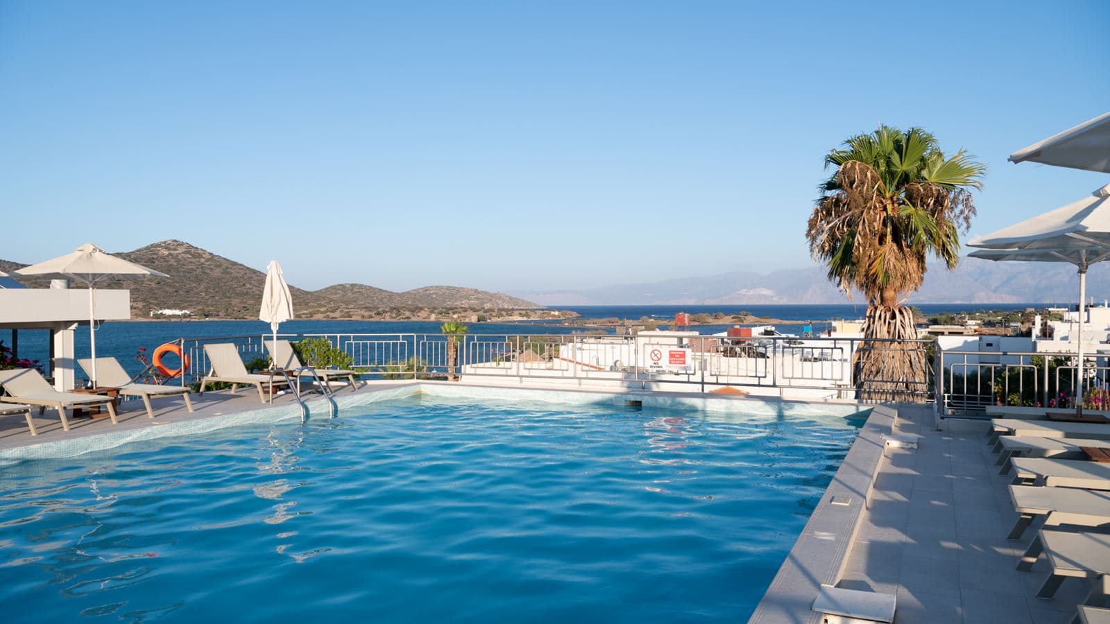 bars-sky--snack-pool-bar