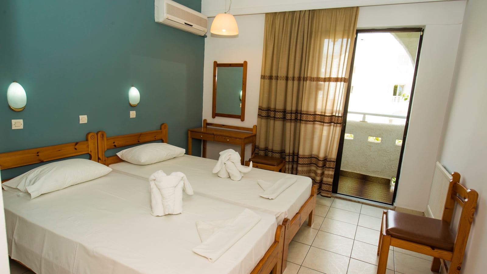 rooms-twin-room