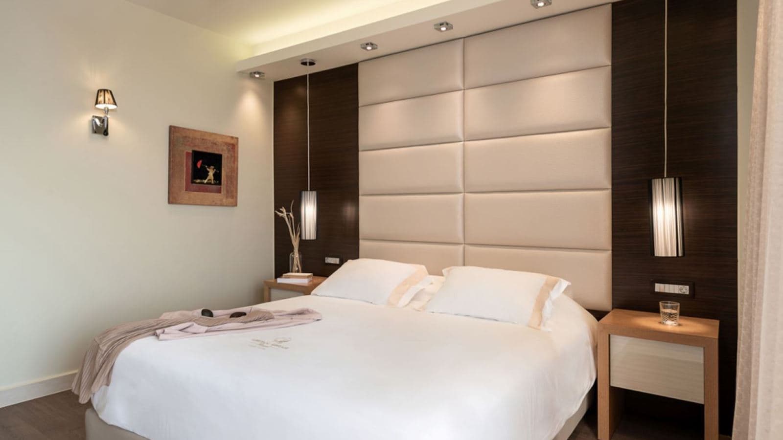 rooms-luxury-room
