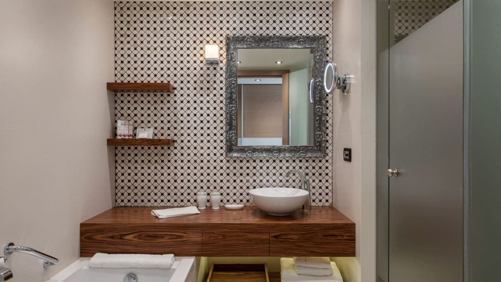 rooms-luxury-room