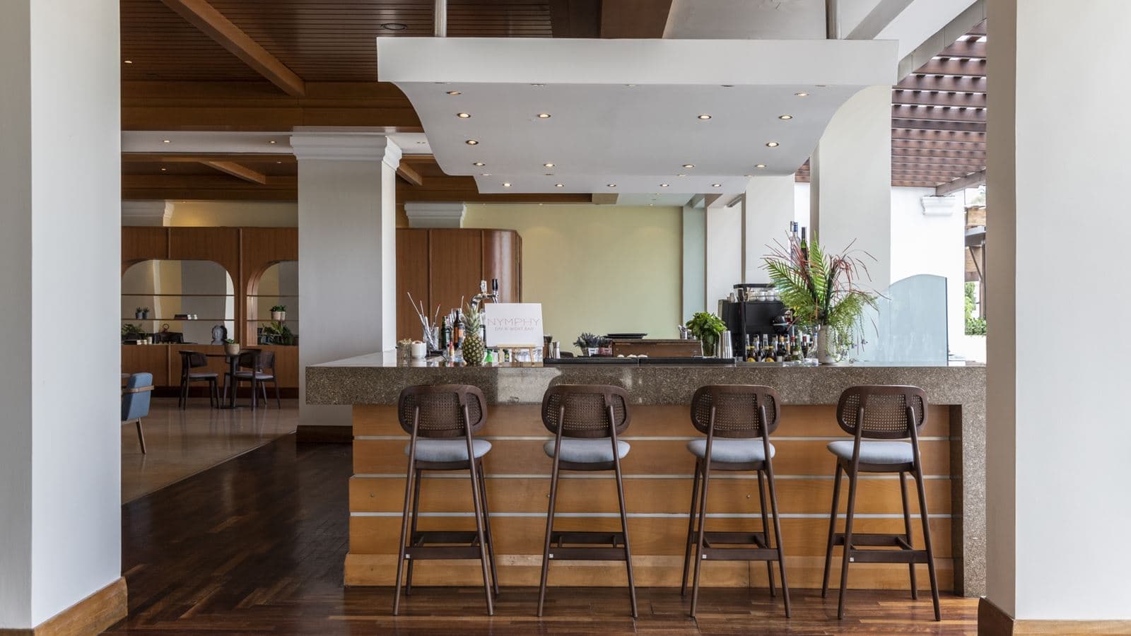 restaurants-nymphy-main-bar