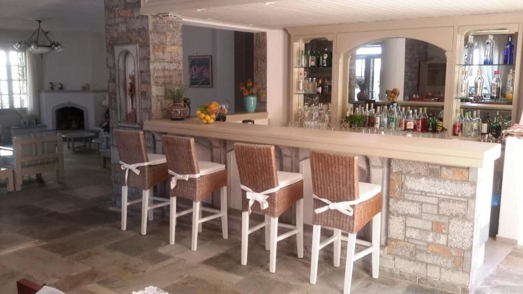 bars-bar--pool-bar