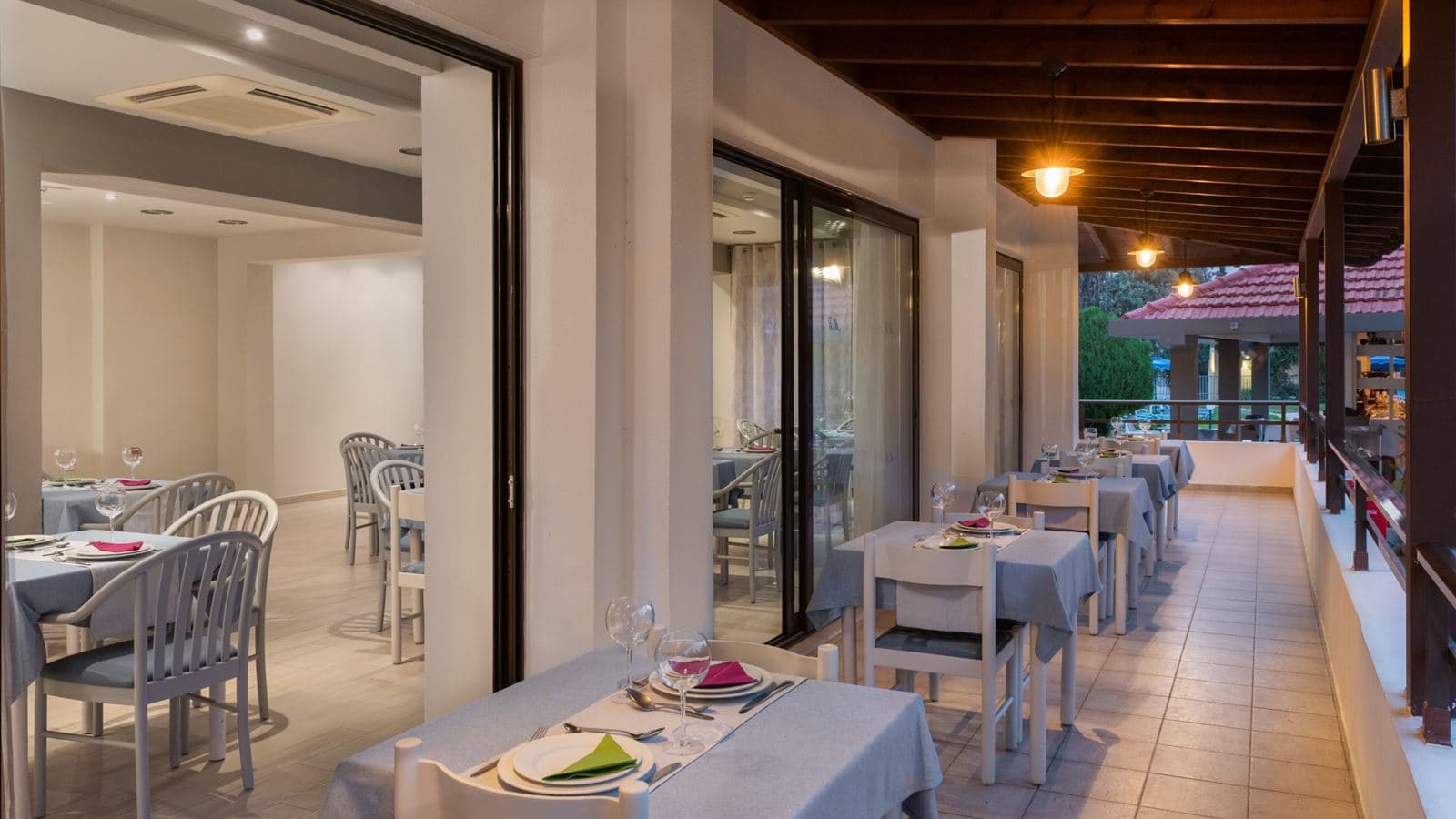 restaurants-matoula-main-restaurant