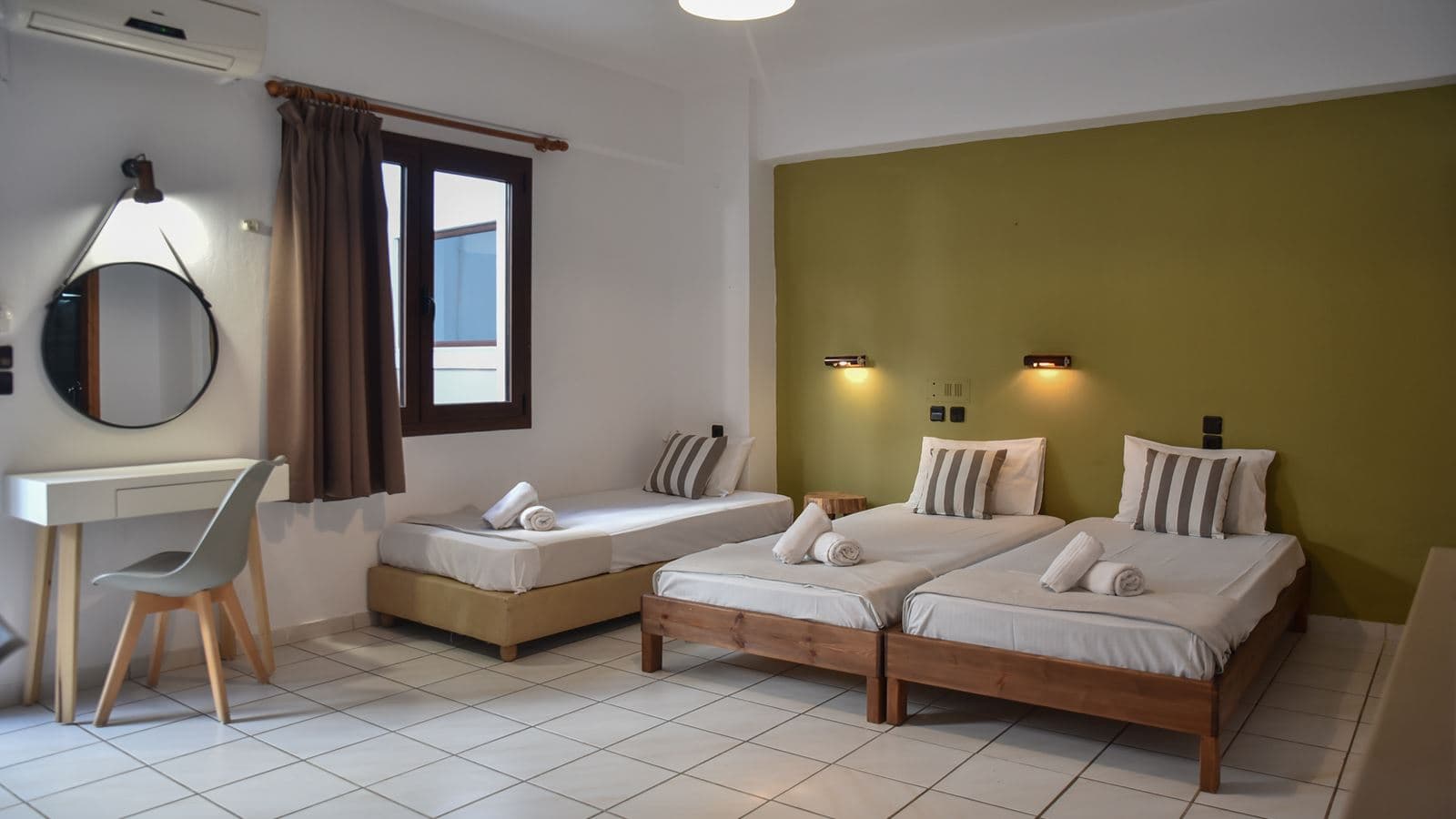 rooms-studio-superior-quad-balcony-or-terrace
