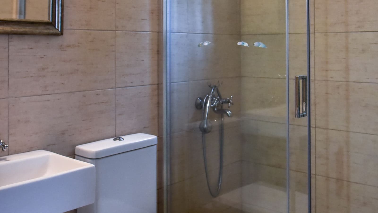 rooms-1-bedroom-superior-triple-apartment-balcony-or-terrace