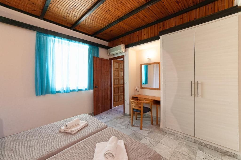 rooms-one-bedroom-apartment-sea-view