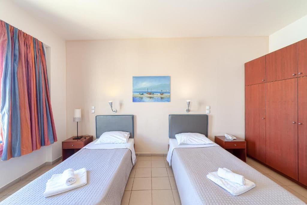 rooms-one-bedroom-apartment-garden-view