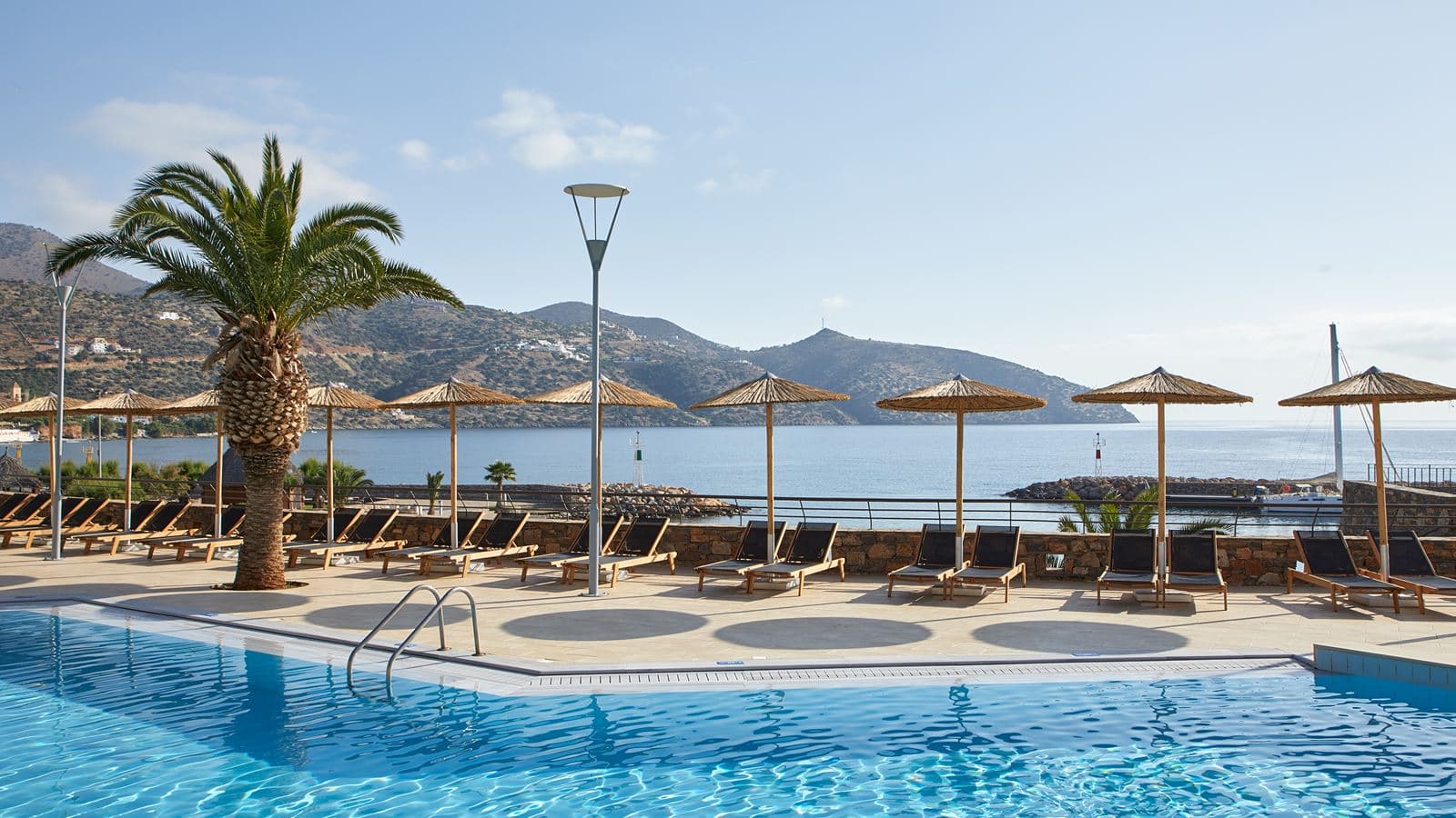 bars-sip-n-dip-pool-bar