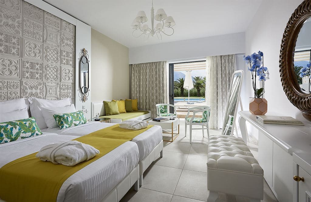 rooms-room-executive-shared-pool-terrace